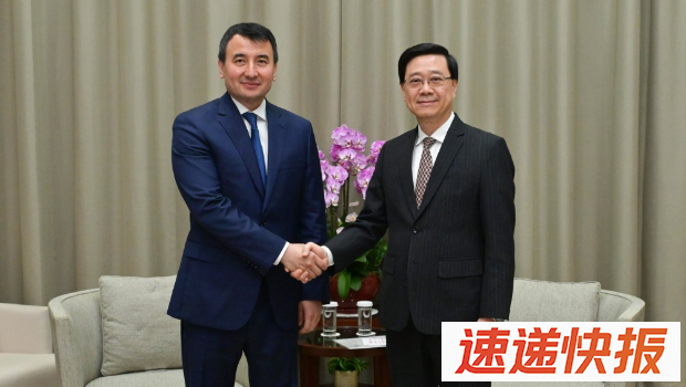 李家超（右）与乌兹别克斯坦副总理霍贾耶夫．贾姆希德（左）会面。