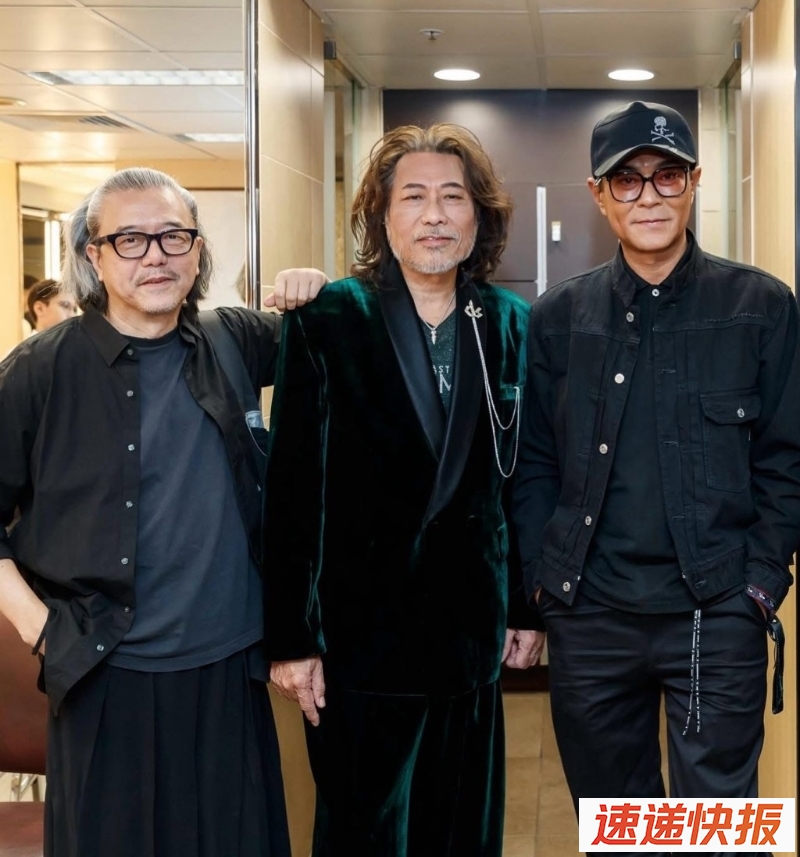 日前张锦程（左）支持夏韶声的红馆演唱会，满头白发的他看起来比同场的古天乐老了十岁。