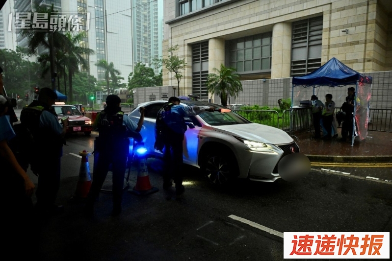 警方今早七时至7时39分时照常检查驶入的车辆。