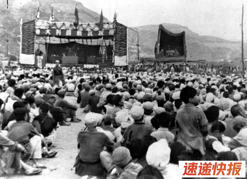 延安军民集会庆祝抗战胜利（资料照片）。