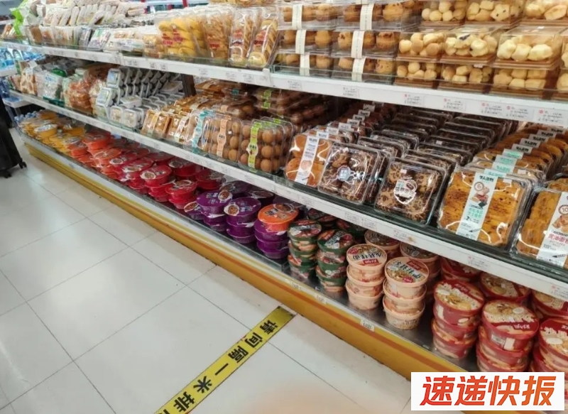 网友发帖附图称，广州东站全面下架泡面。