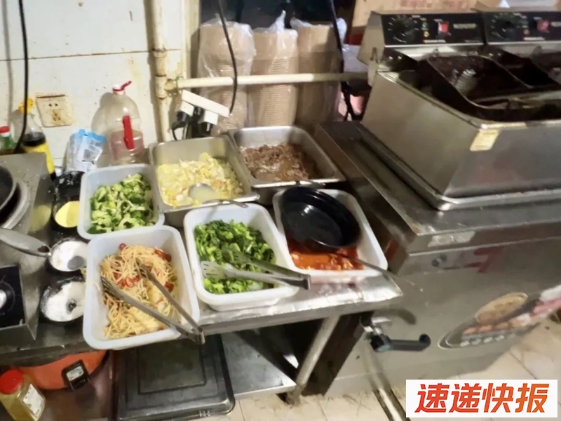 外卖店后厨卫生状况堪忧。